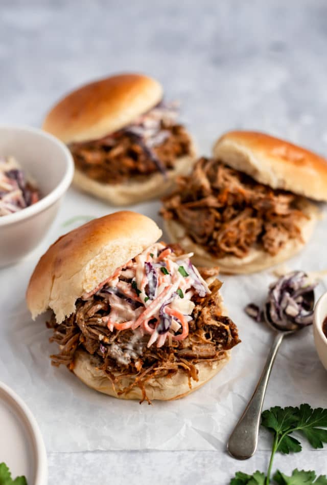 Slow-cooker-pulled-pork-sandwiches