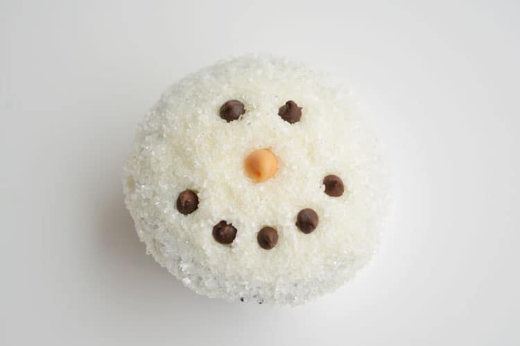 easy christmas desserts snowman cupcake