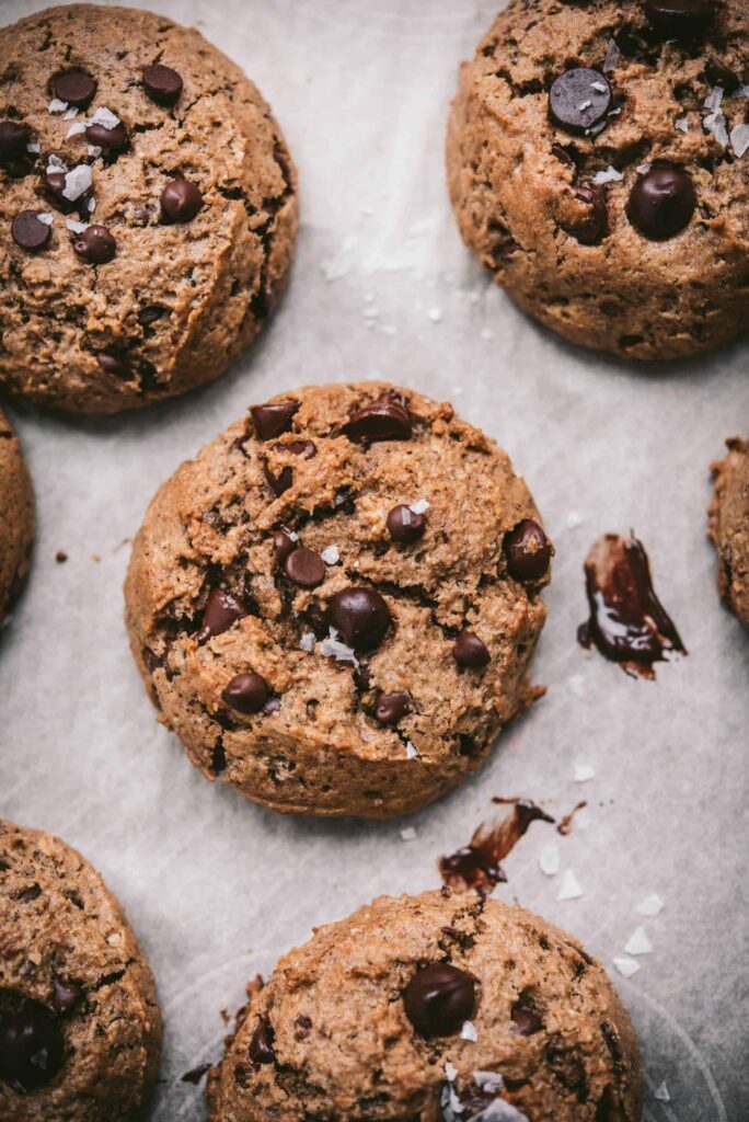 Vegan-gluten-free-oatmeal-chocolate-chip-cookies