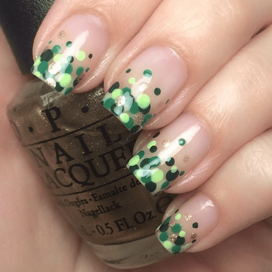 Green-polka-dots-nails