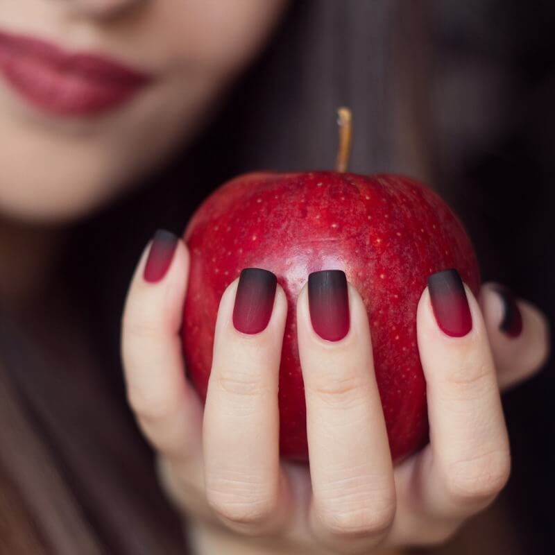 Red-and-black-ombre-nails