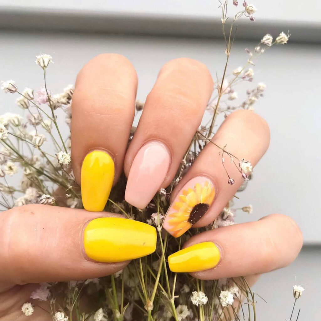 Simple-sunflower-nail-designs