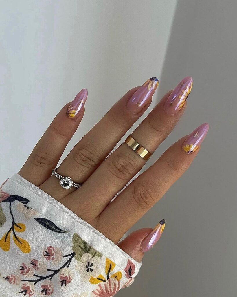golden-sun-flower-nails