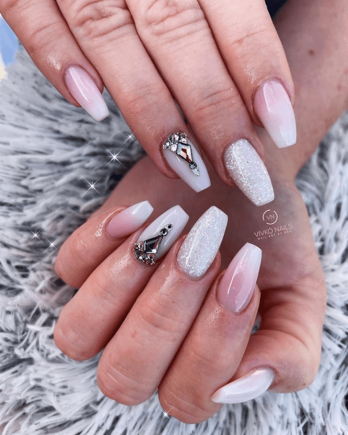 Christmas-crystal-nails