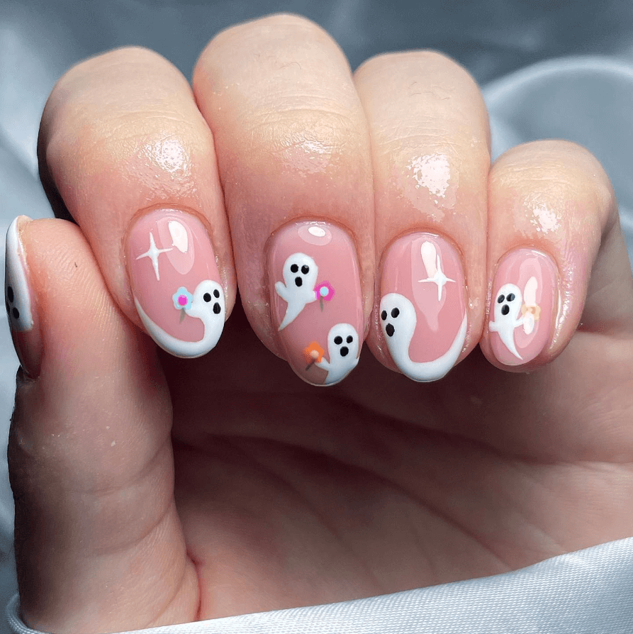 Cute-halloween-ghost-nails