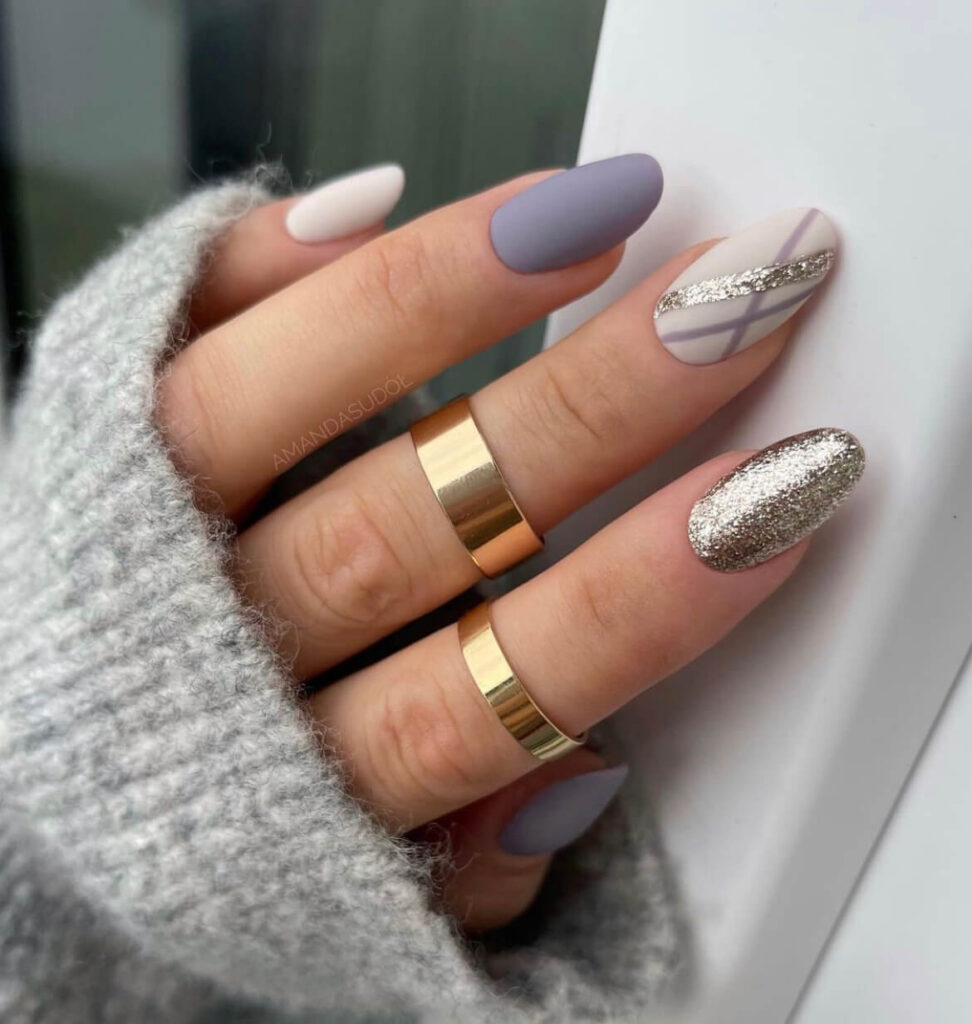 Grey-sparkles-fall-nails