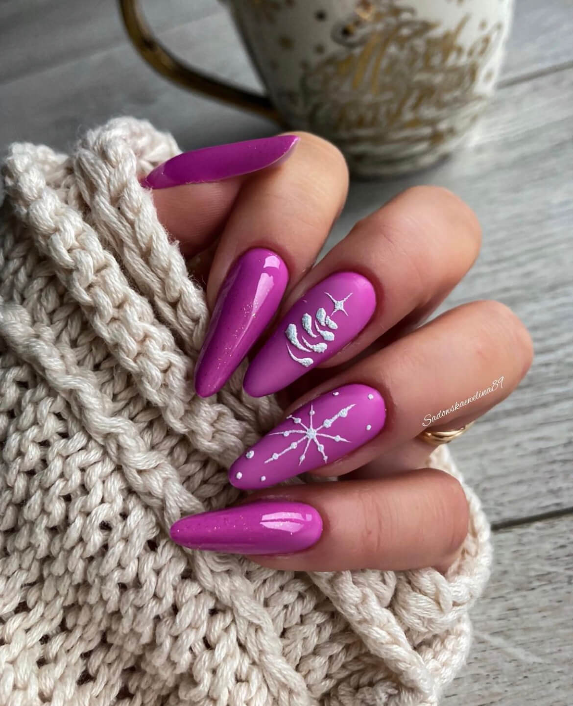 35+ Trendy Christmas Nail Ideas in 2024 - Sweet Money Bee