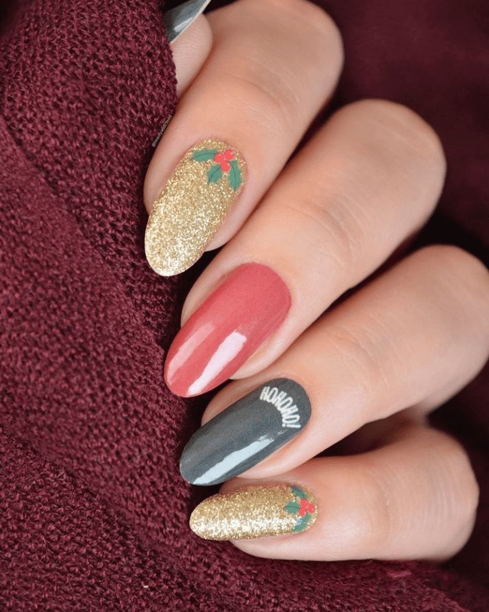 Simple-short-christmas-glitter-nails
