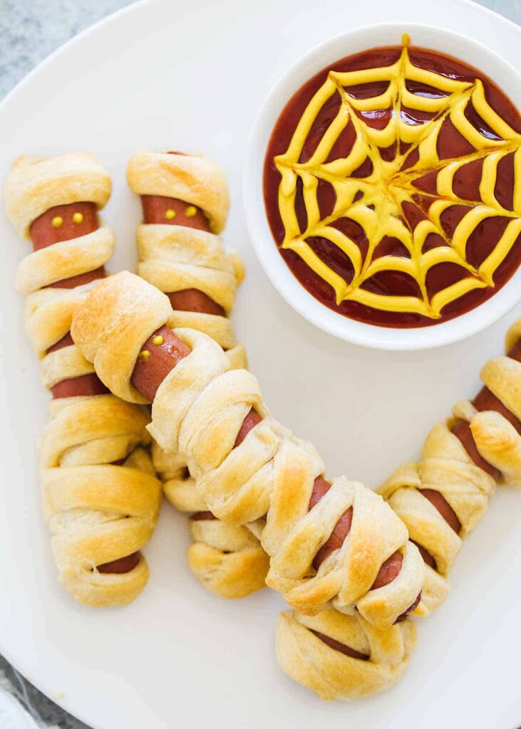 Mummy-dogs-halloween-party-food
