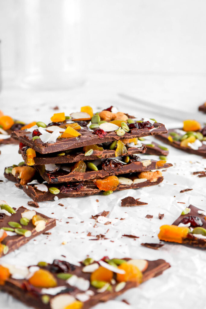 Healthy-dried-fruit-and-nuts-chocolate-bark