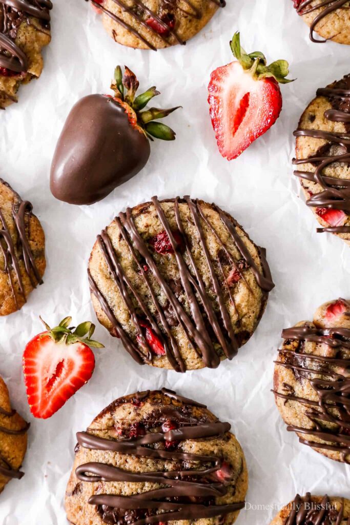 Strawberry-dark-chocolate-cookies