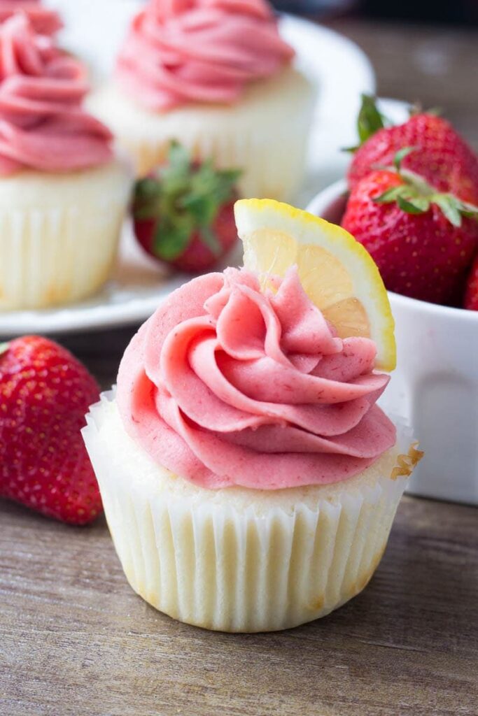 Strawberry-lemonade-cupcakes