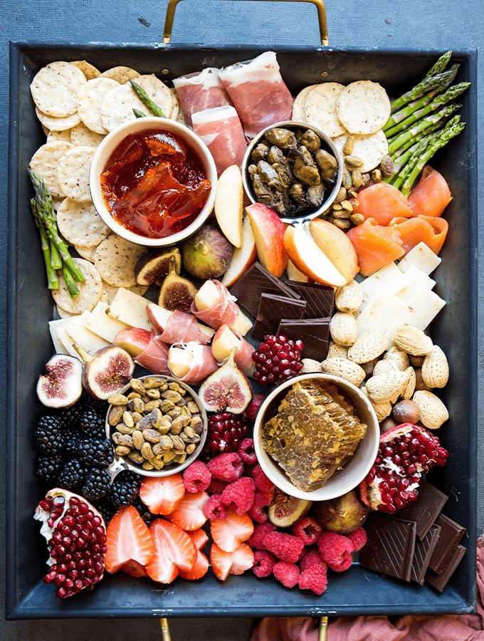 Valentines-day-charcuterie-board