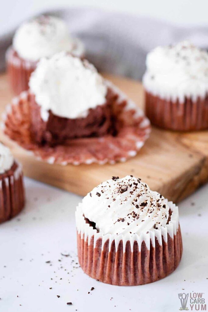 07. red-velvet-cheesecake-cupcakes-p