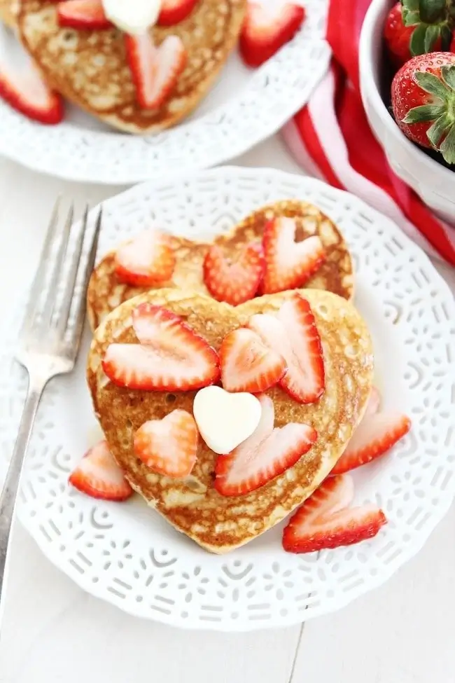 02-Heart-Pancakes