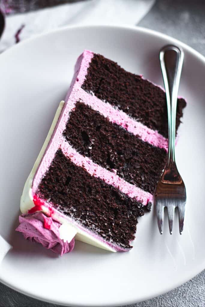 08-Chocolate-Berry-Cake-4