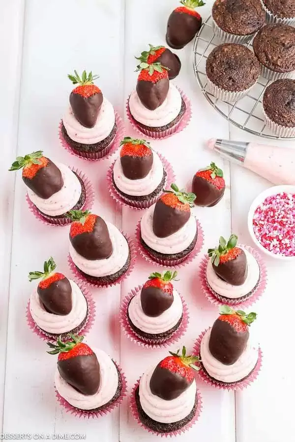 03-Chocolate-Cupcakes-Strawberry