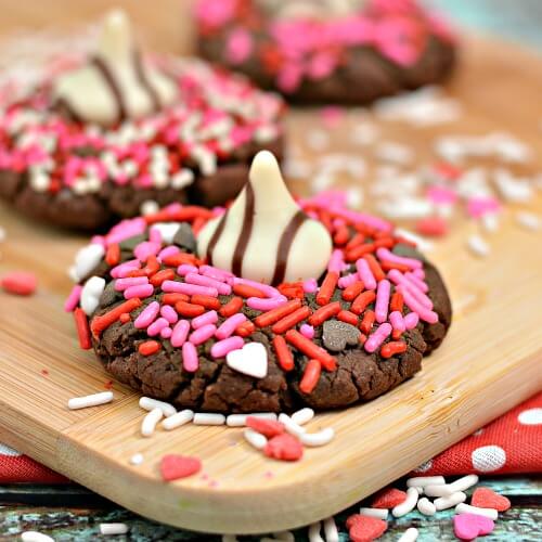 04-chocolate-hershey-hug-valentine-cookies
