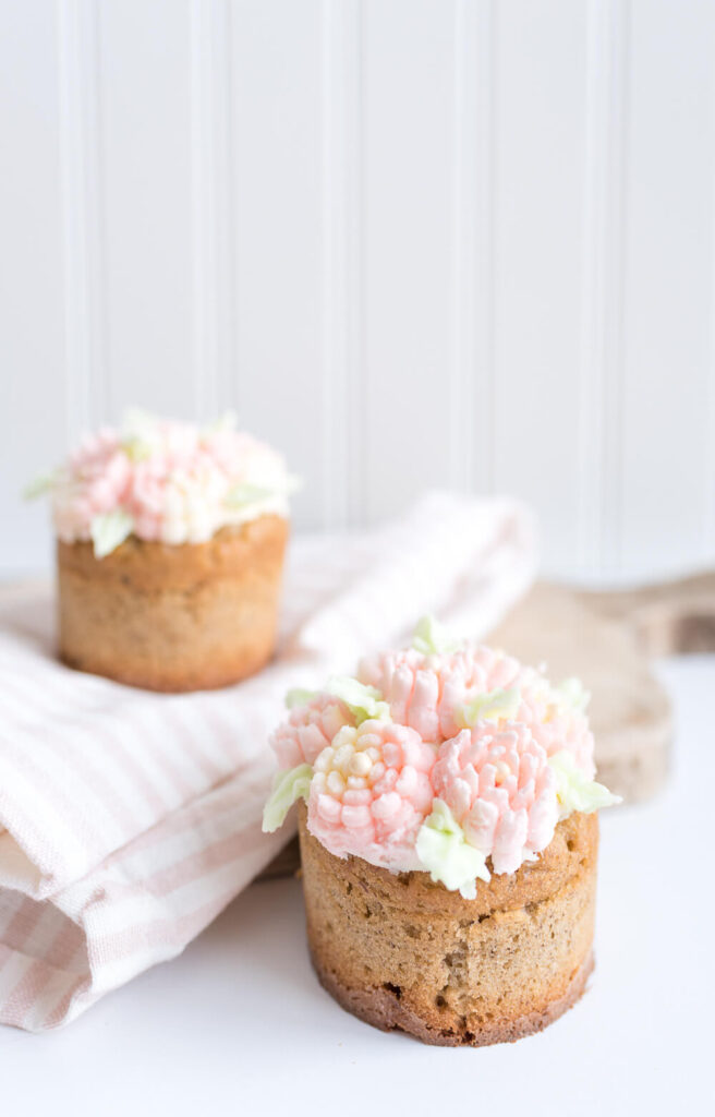 07-Floral-Spring-Cupcakes-3