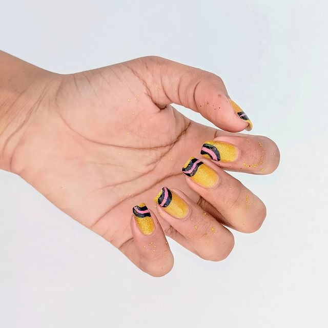 10-Glitter Yellow Acrylic Nails