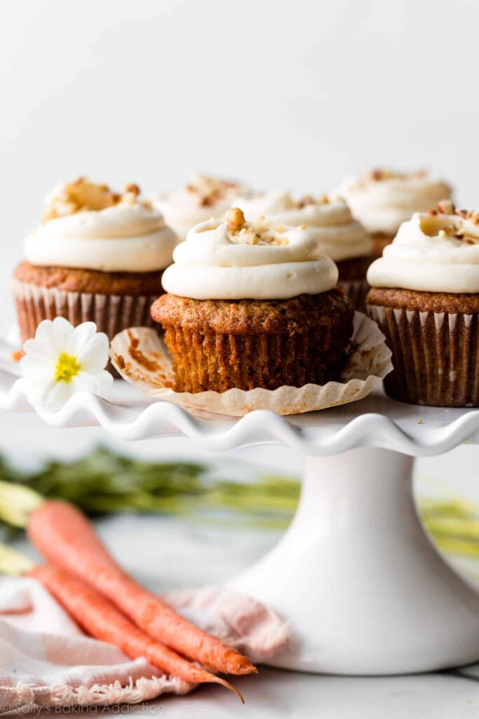 10-carrot-cake-cupcakes-with-cream-cheese