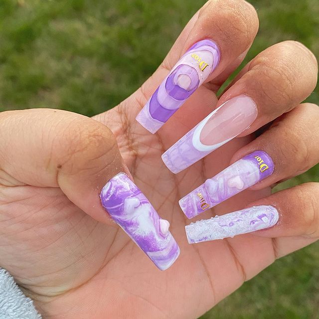 16-White and Light Purple Nails