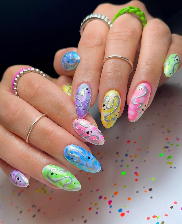 03-Colorful Swirl Nails