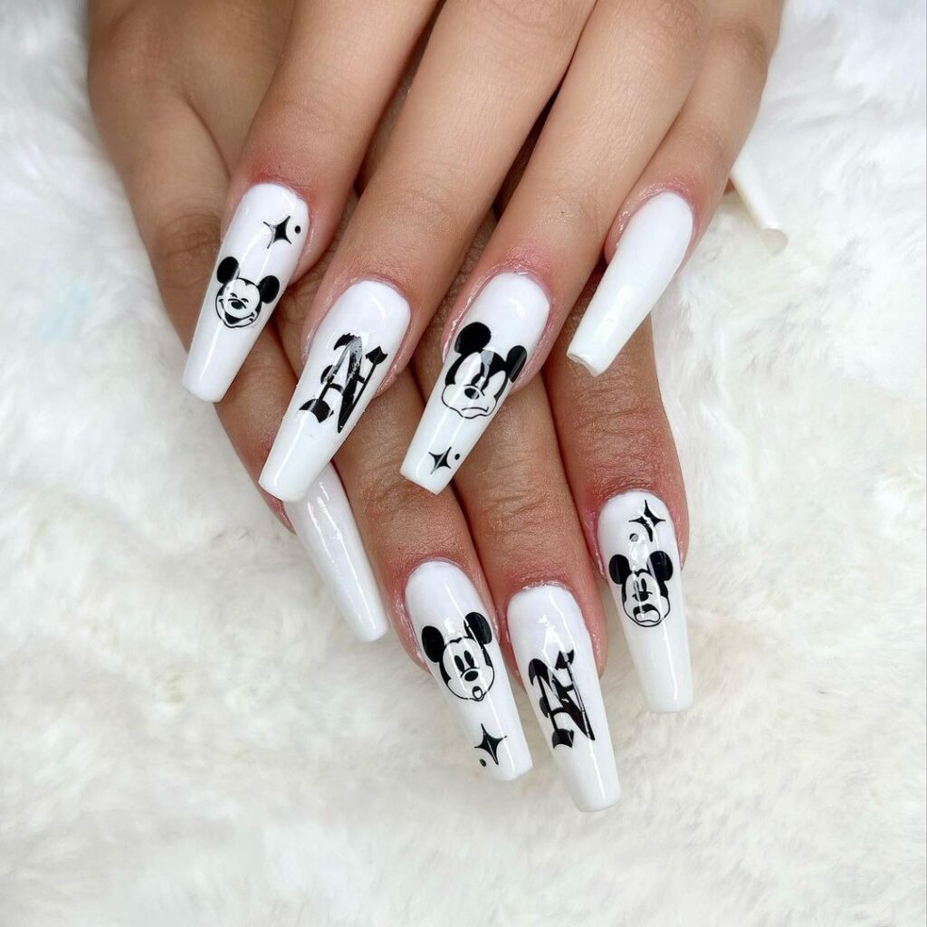 04-Mickey Mouse Nails