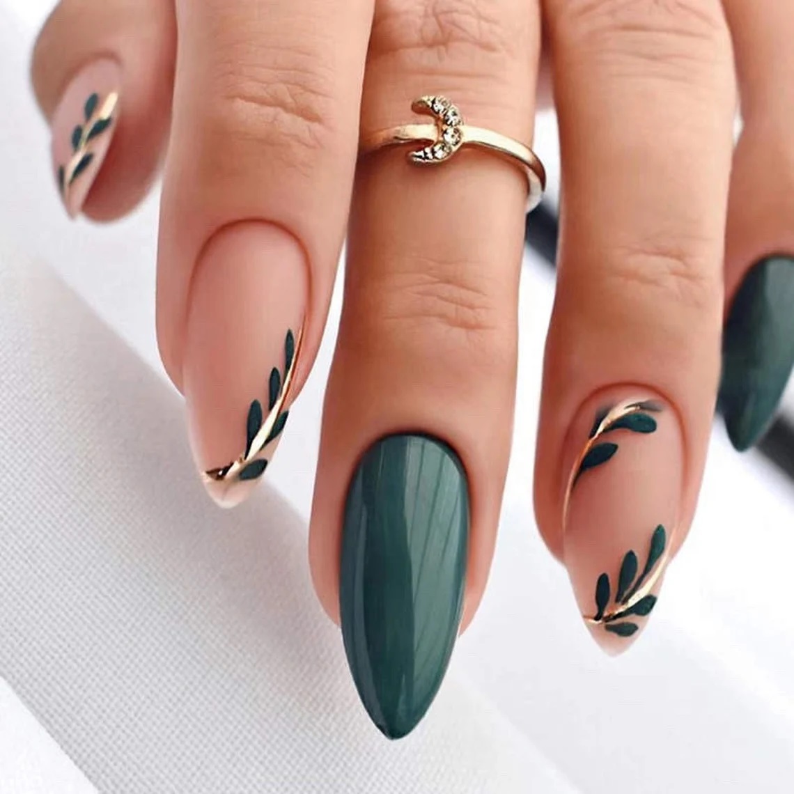 26 Dark Green Nail Designs That Will Envy Others This Winter Sweet