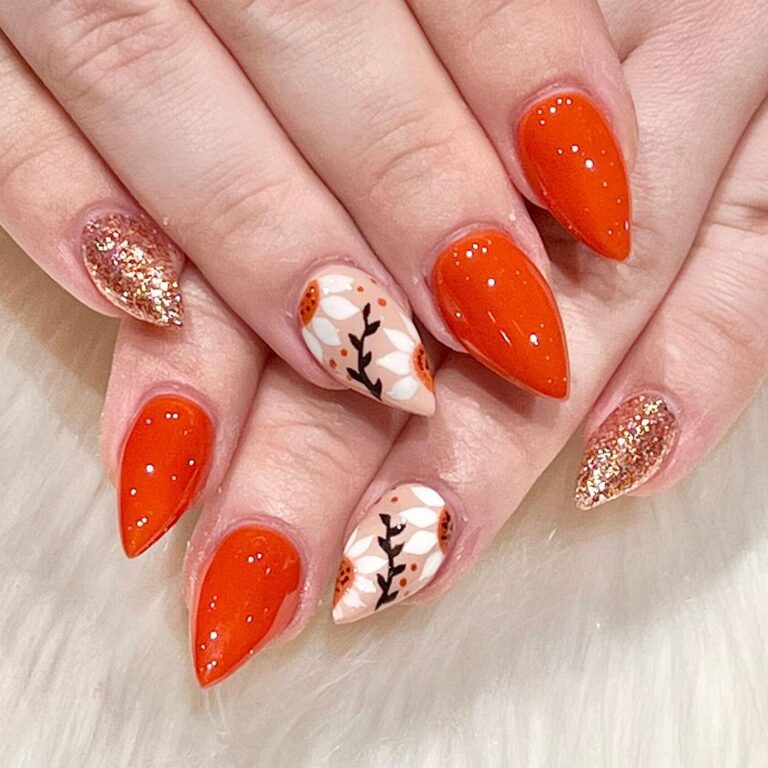 20 Short Almond Nails - Sweet Money Bee