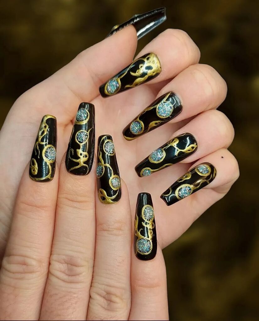 09-Gorgeous Coffin Black and Gold Nails-J