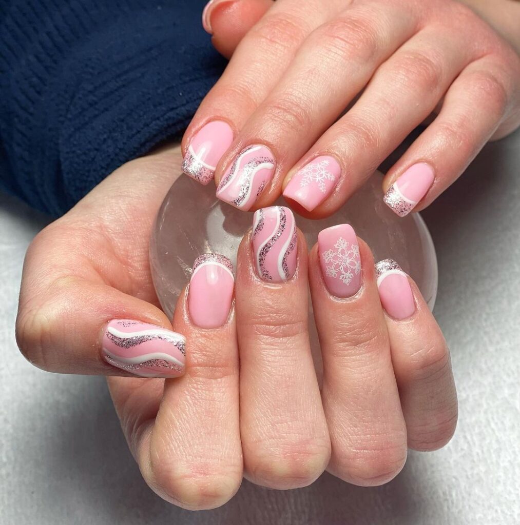 16-Short Pink Winter Nails