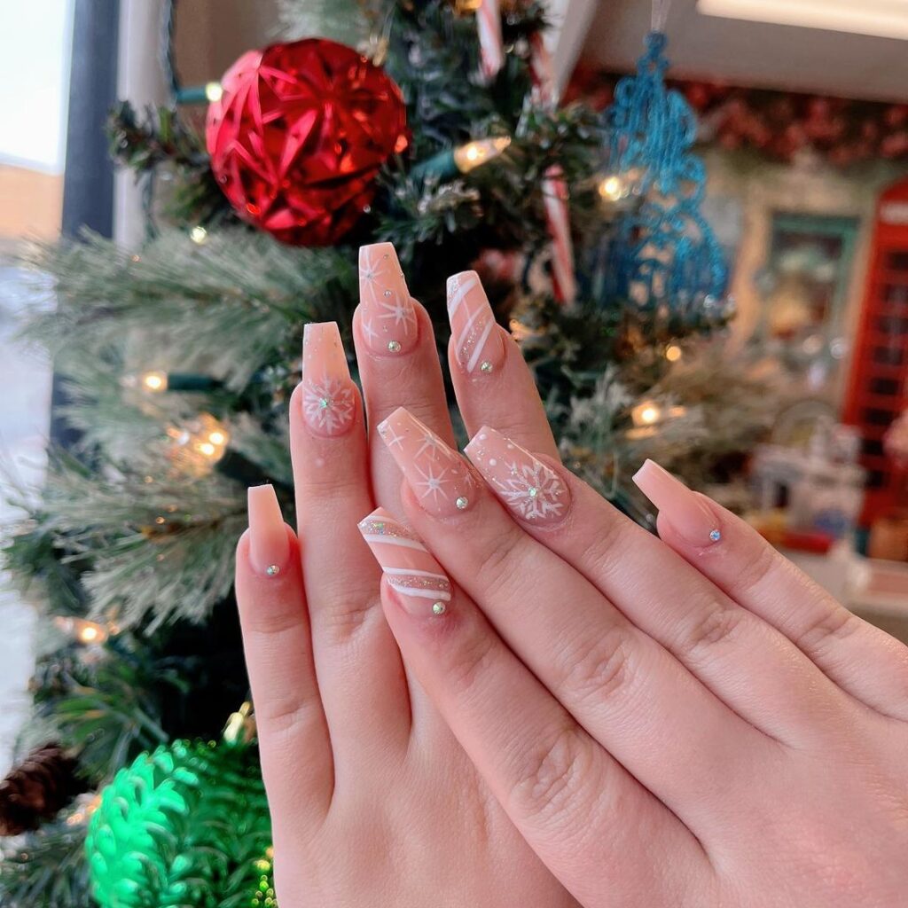 11-Twinkling Christmas Nails