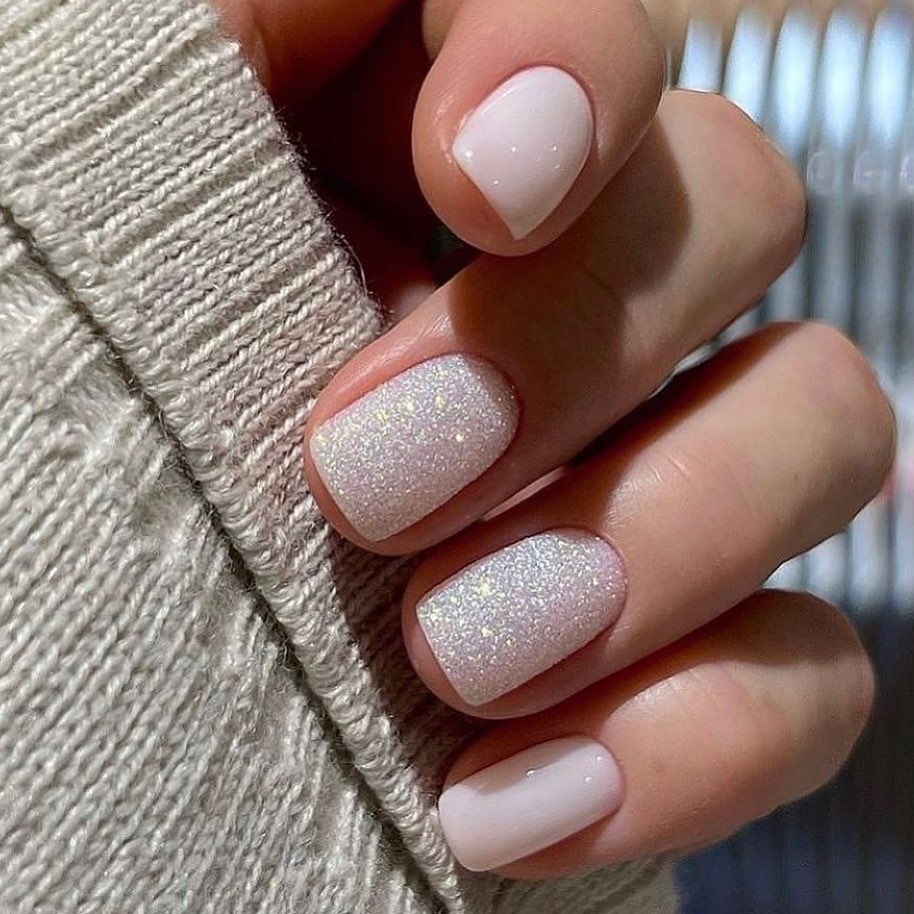 02-Stunning White Nails with Glitter