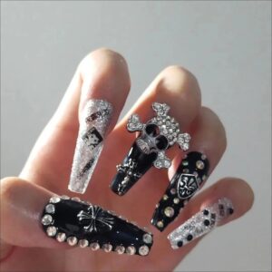 20+ Diamond Ideas to Inspire Your Next Manicure - Sweet Money Bee