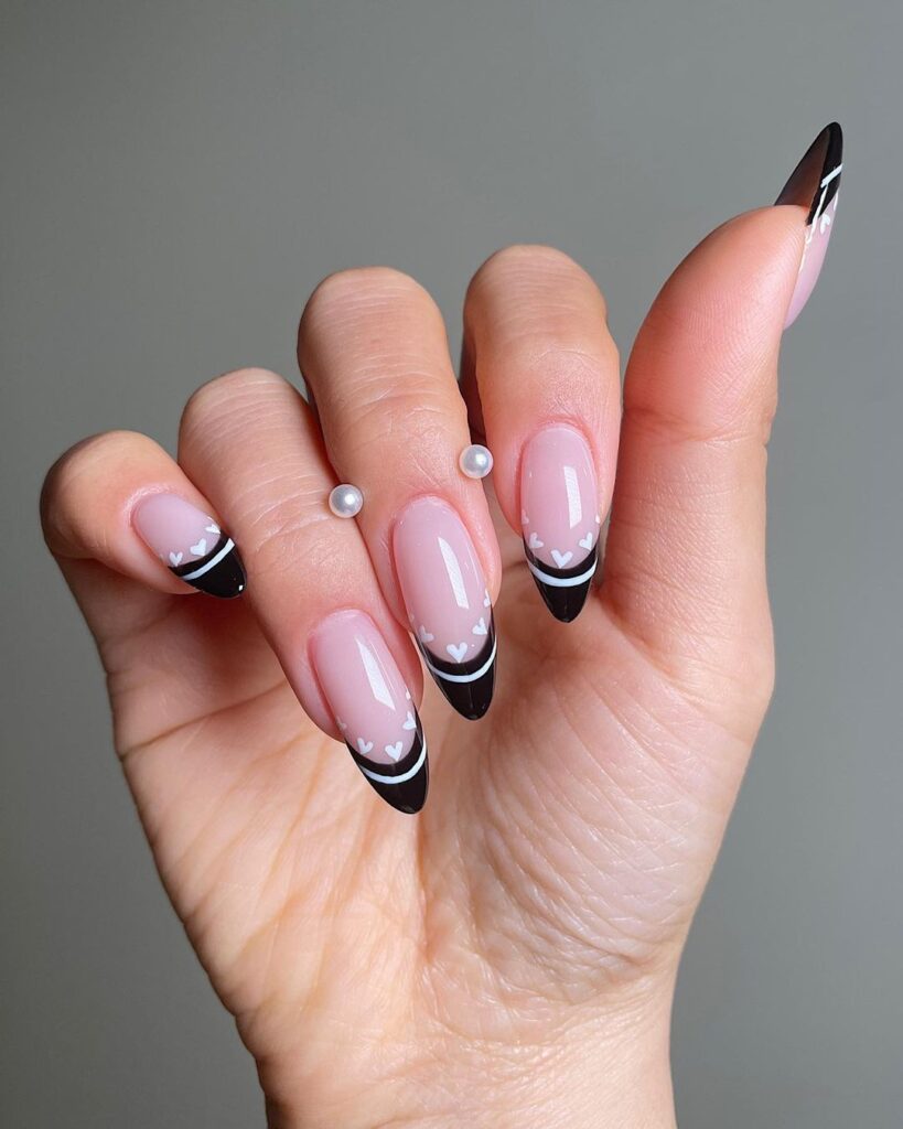 09-Lovely Natural Pink and Black Nails