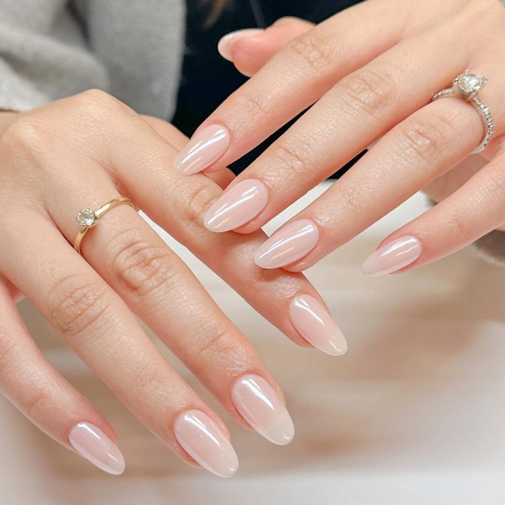 18-Lovely Neutral Clear Acrylic Nails