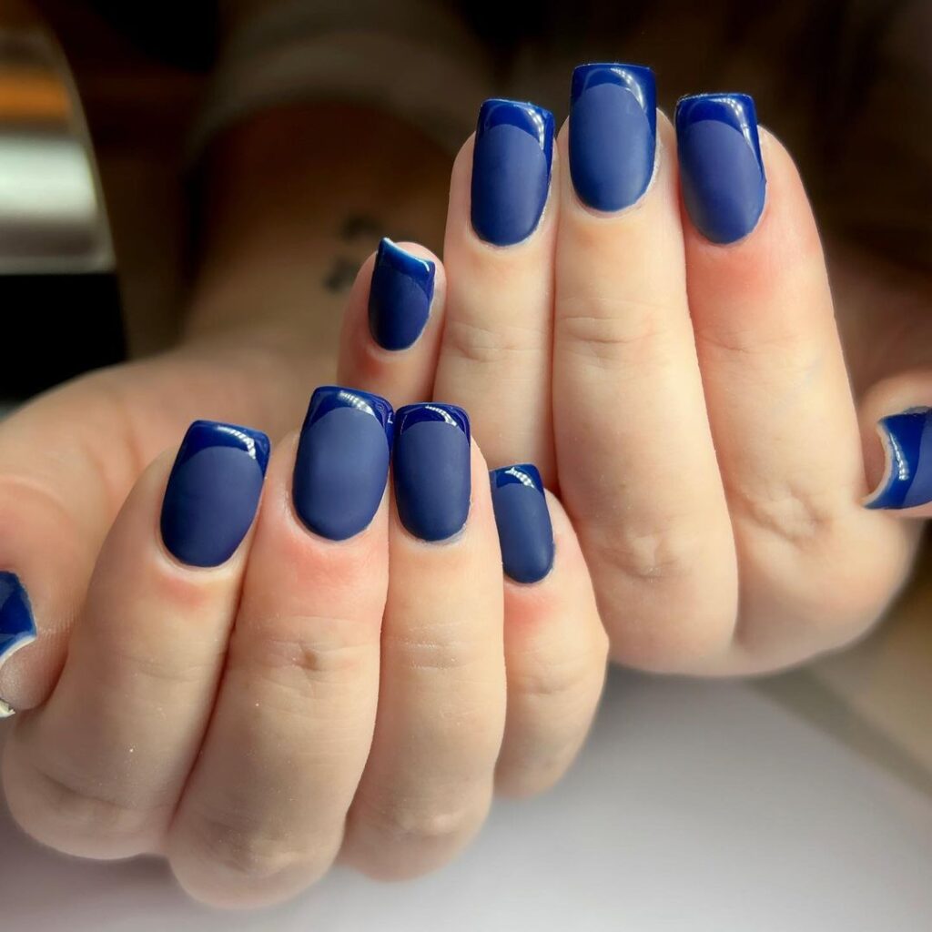 04-Elegant Matte Navy Blue Nails