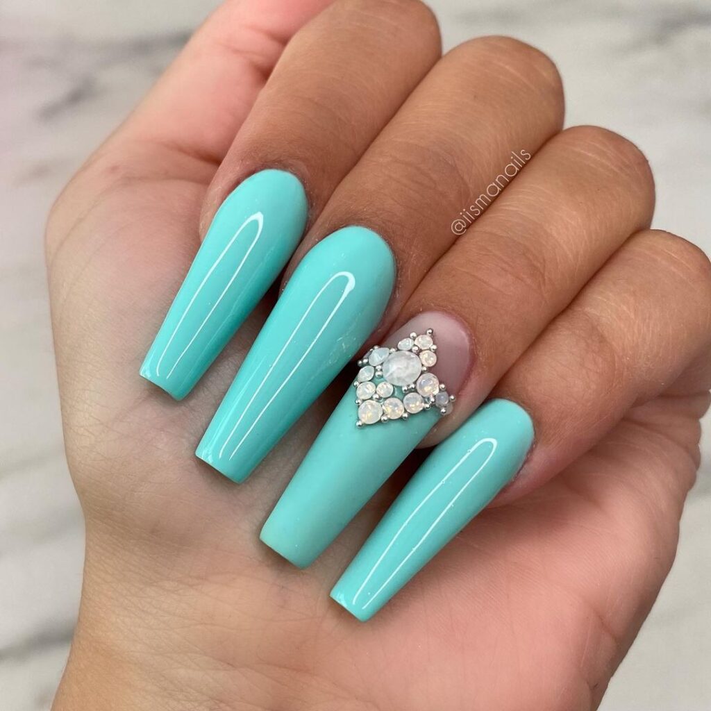 10-Elegant Turquoise Aqua Nails