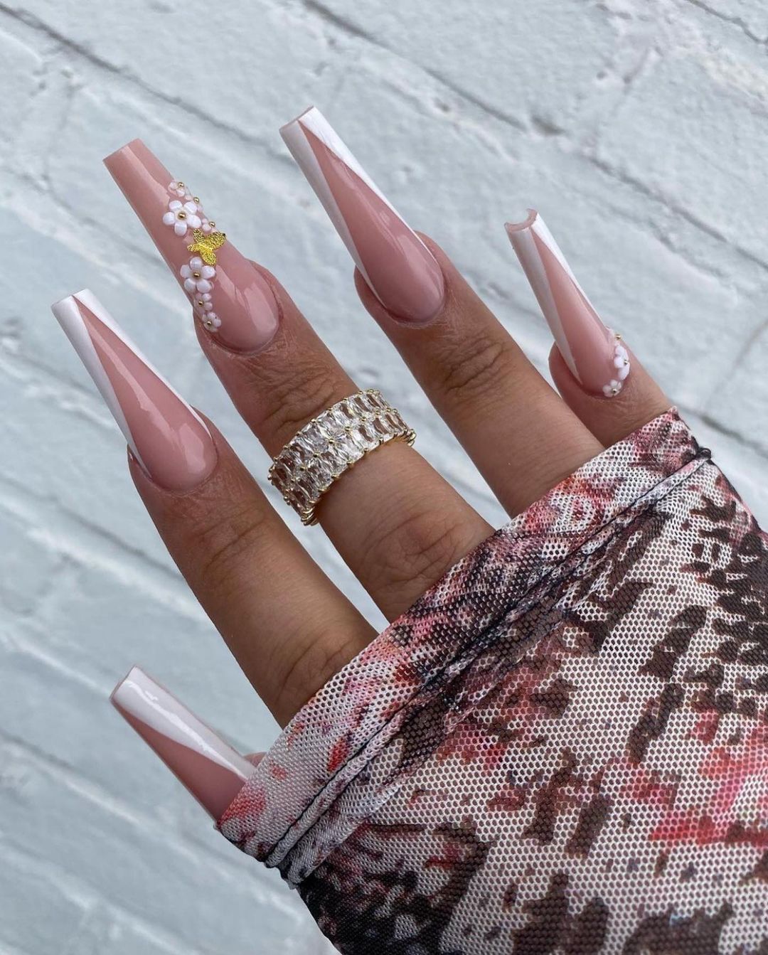 20 Coffin French Tip Nails Sweet Money Bee