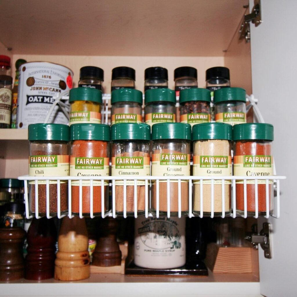 Pull-down-spice-rack-organizer