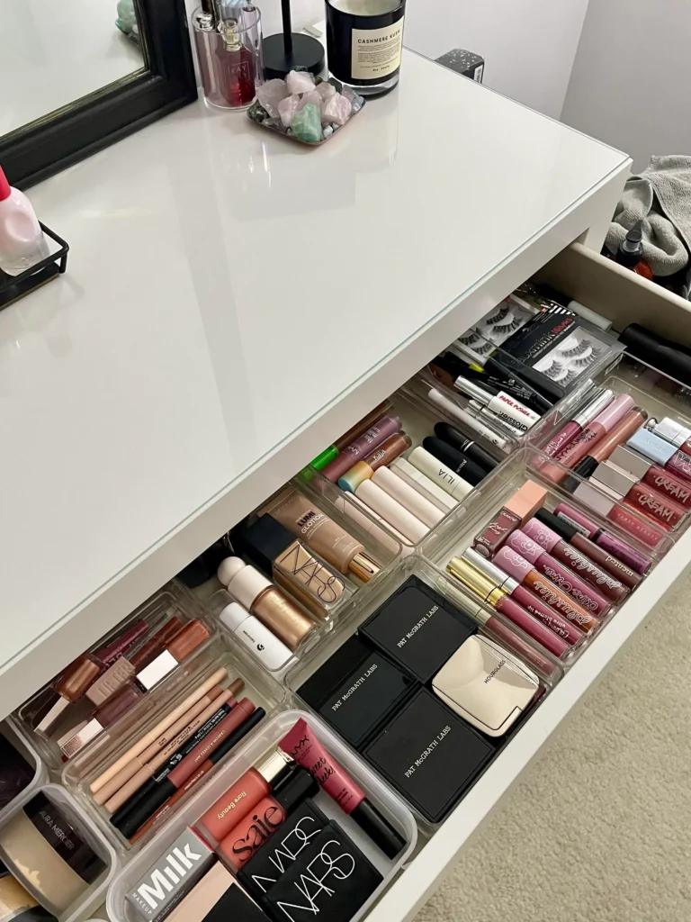 MALM-dressing-table-makeup-organization