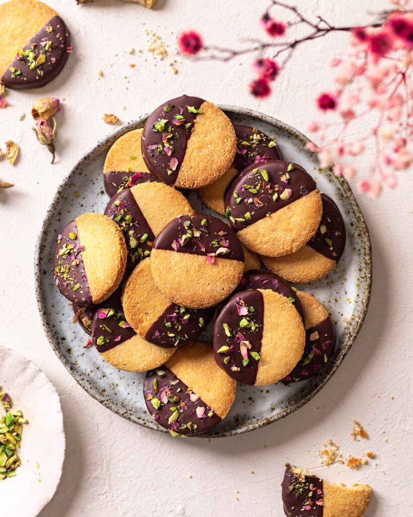 Almond-flour-shortbread-cookies-3-ingredients