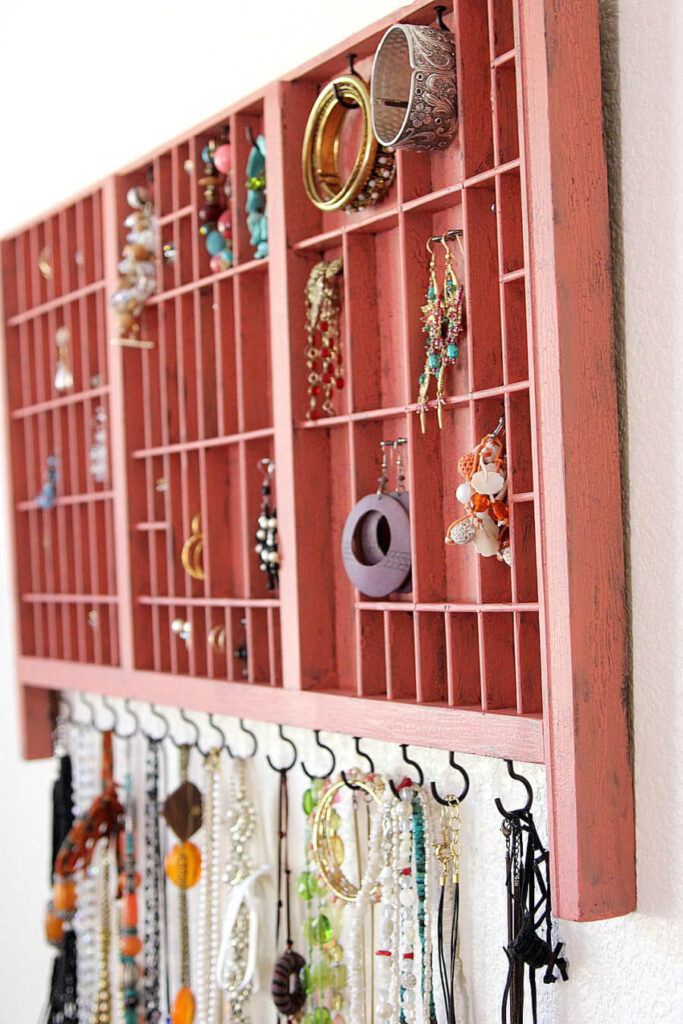 DIY-wall-jewelry-organizer-for-small-spaces