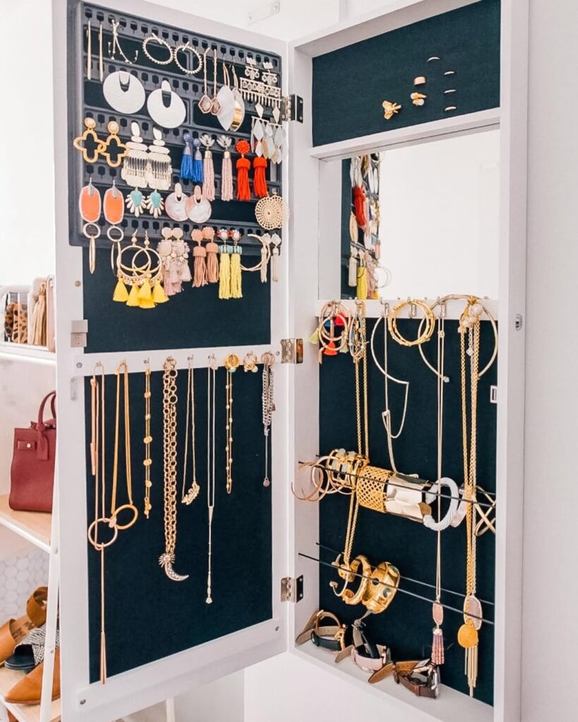 Over-the-door-jewelry-organizer-2