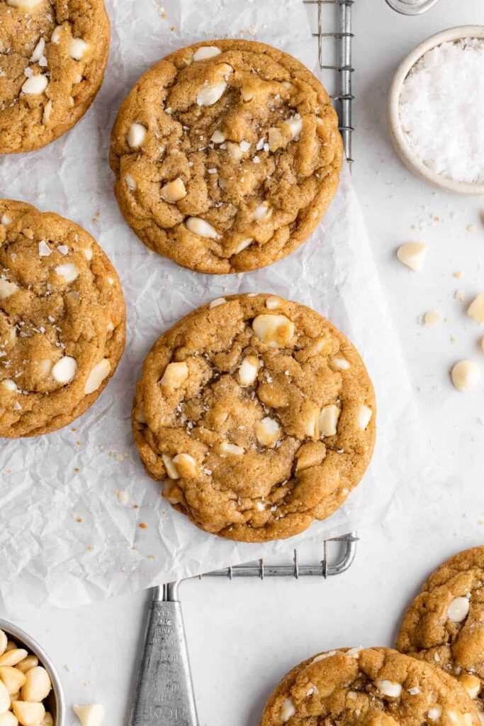 Vegan-white-chocolate-macadamia-nut-cookies