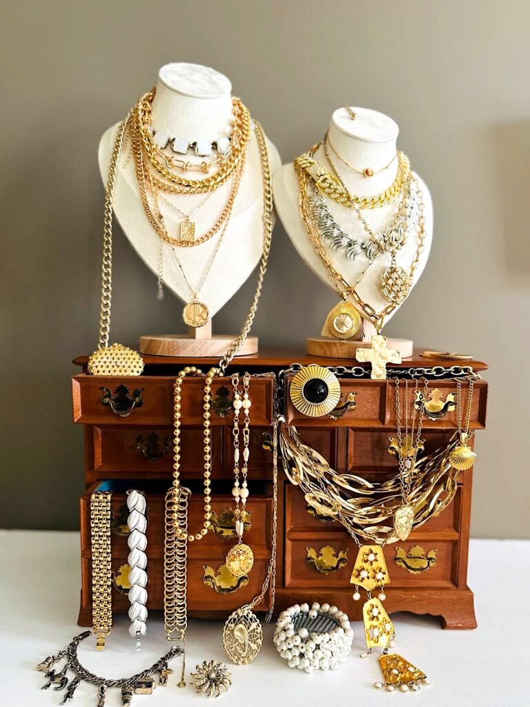 Vintage-jewelry-box-storage