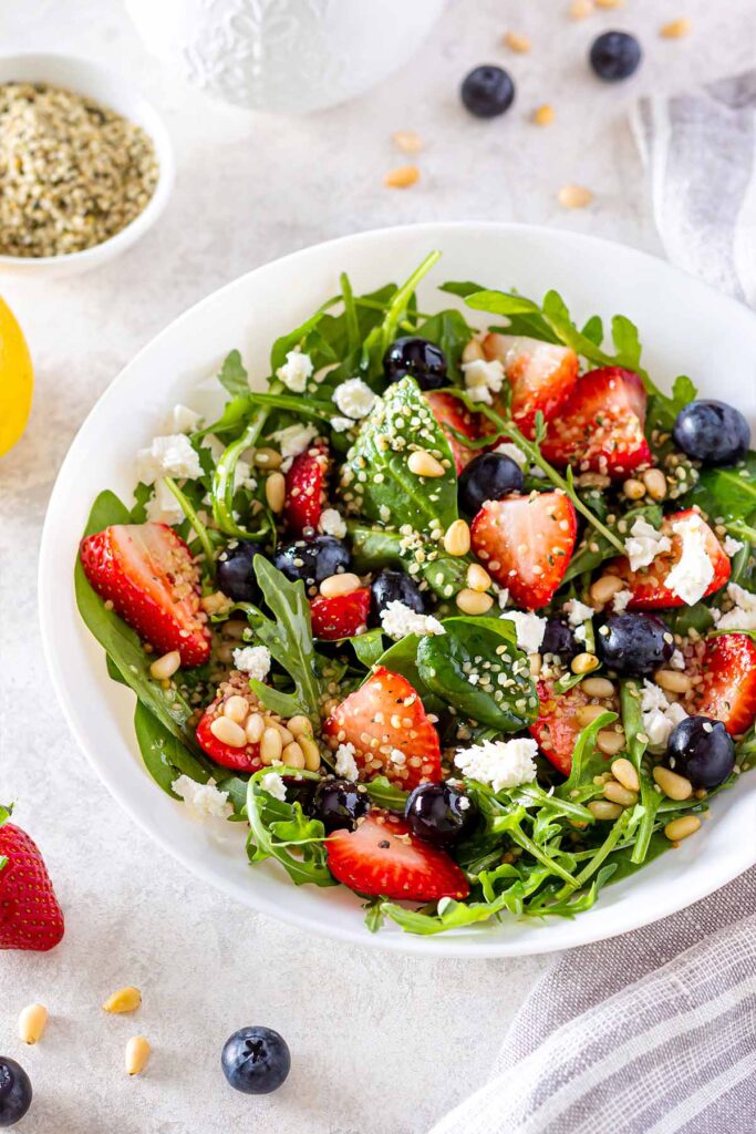 Green-salad-with-strawberries