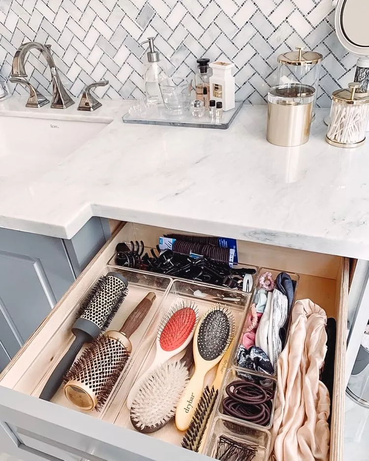 Organize-hair-brush-with-acrylic-drawer-organizers