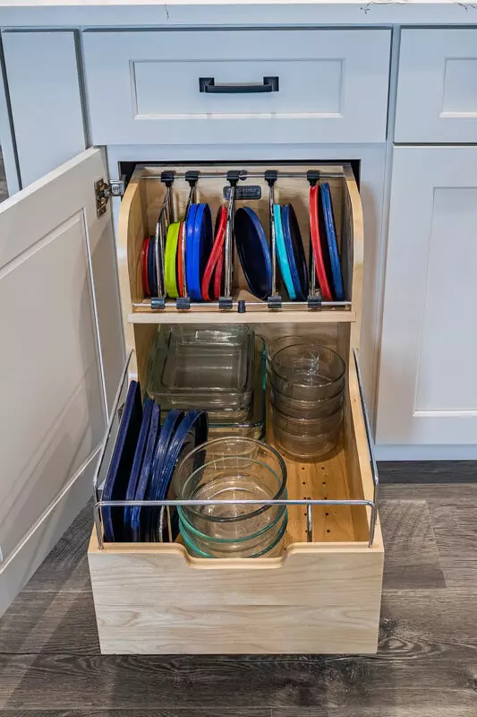 Customized-kitchen-cabinets-for-tupperware